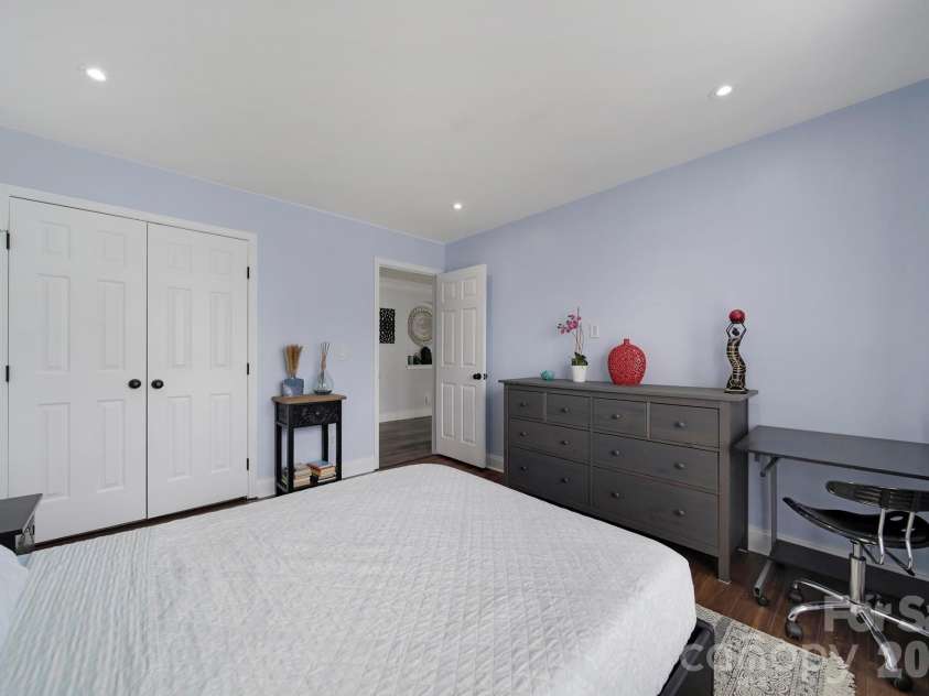 9954 Mitchell Glen Drive, Charlotte, NC 28277.  MLS# CAR4371090, YatesRealty ID 29675. 