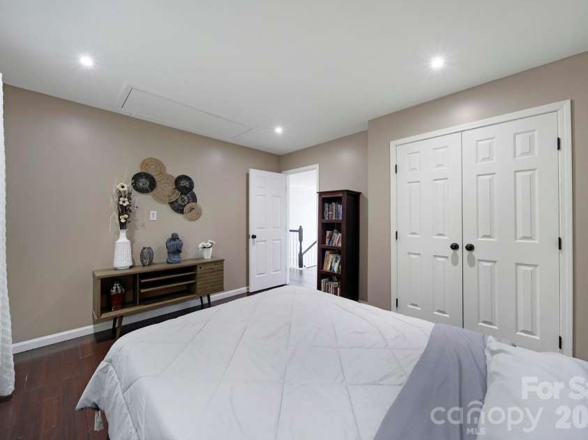 9954 Mitchell Glen Drive, Charlotte, NC 28277.  MLS# CAR4371090, YatesRealty ID 29675. 