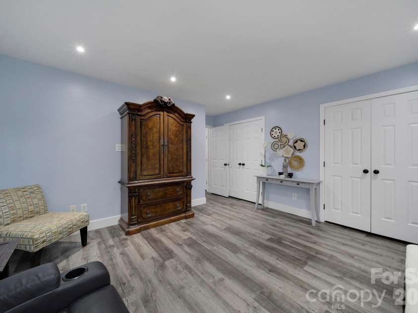 9954 Mitchell Glen Drive, Charlotte, NC 28277.  MLS# CAR4371090, YatesRealty ID 29675. 