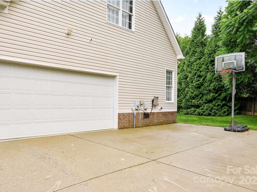 15 Orchard Grass Court, Greensboro, NC 27410.  MLS# CAR4286955, YatesRealty ID 29676. 