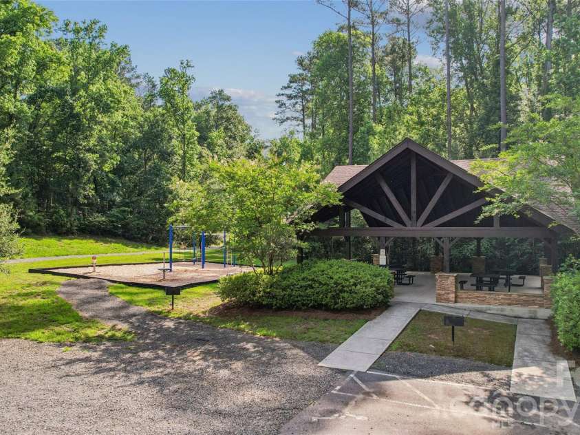 656 Avonmore Drive, Fort Mill, SC 29715.  MLS# CAR4387111, YatesRealty ID 29676. Neighborhood Pavillion