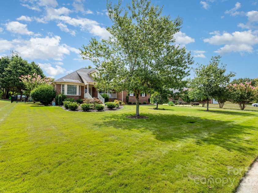2620 Tralee Drive, Gastonia, NC 28056.  MLS# CAR4287130, YatesRealty ID 29677. 