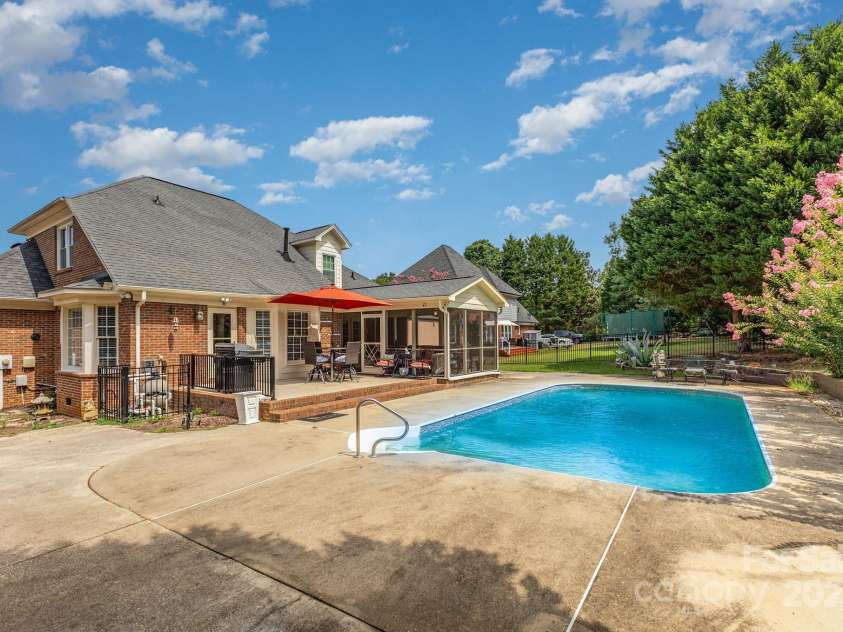 2620 Tralee Drive, Gastonia, NC 28056.  MLS# CAR4287130, YatesRealty ID 29677. 