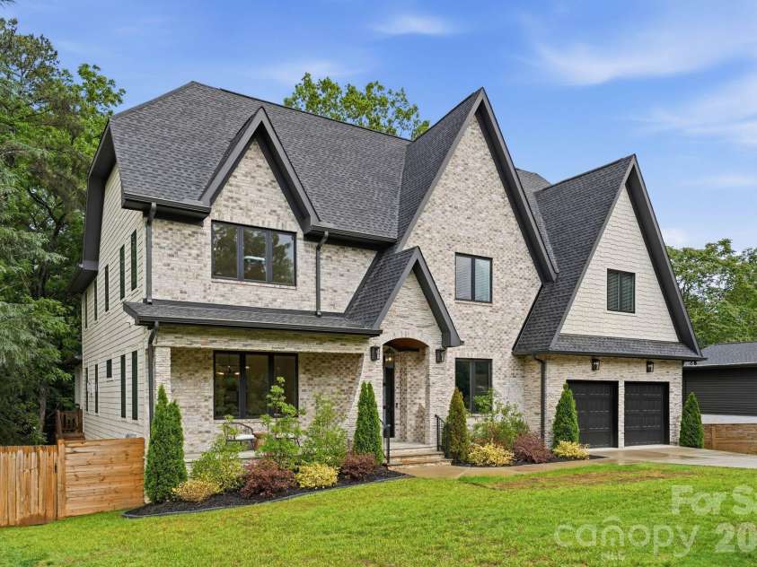 4547 Emory Lane, Charlotte, NC 28211.  MLS# CAR4381500, YatesRealty ID 29679. 