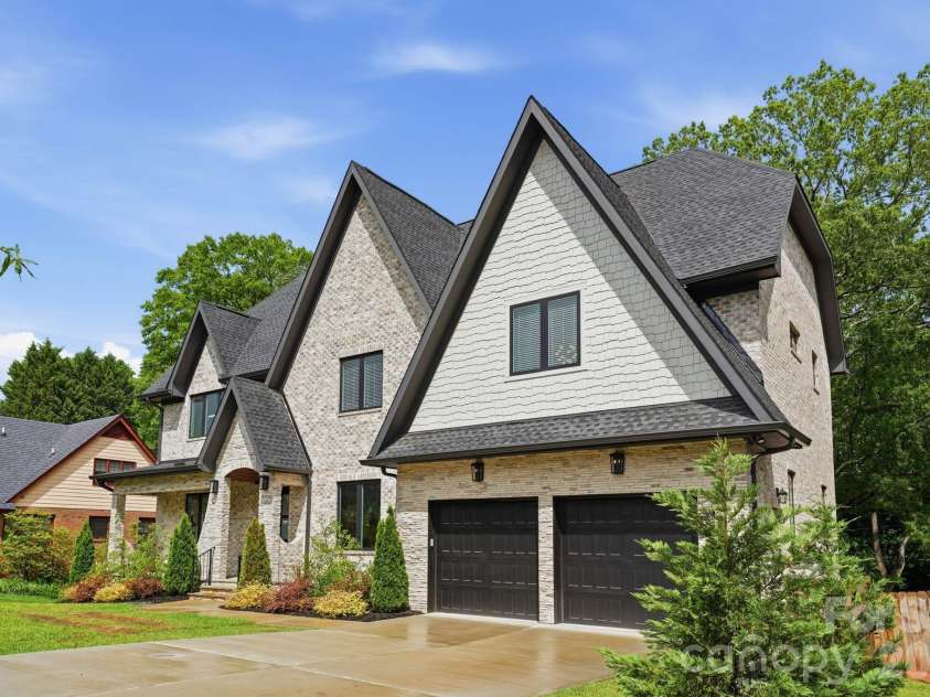 4547 Emory Lane, Charlotte, NC 28211.  MLS# CAR4381500, YatesRealty ID 29679. 