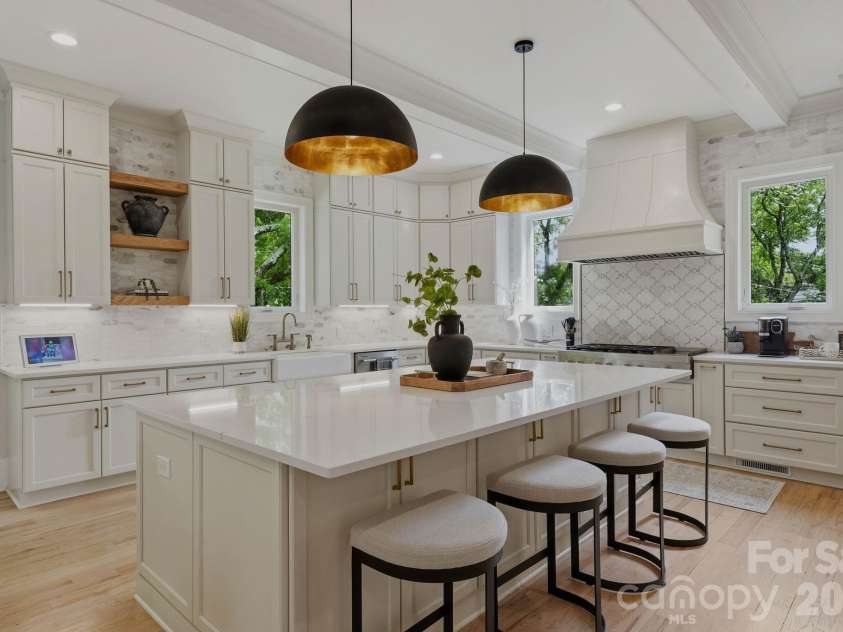 4547 Emory Lane, Charlotte, NC 28211.  MLS# CAR4381500, YatesRealty ID 29679. 