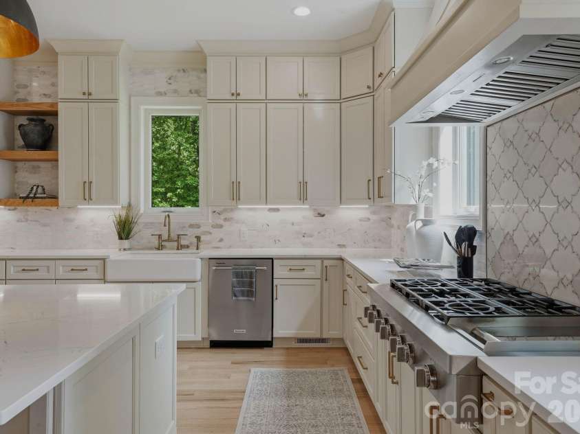 4547 Emory Lane, Charlotte, NC 28211.  MLS# CAR4381500, YatesRealty ID 29679. 