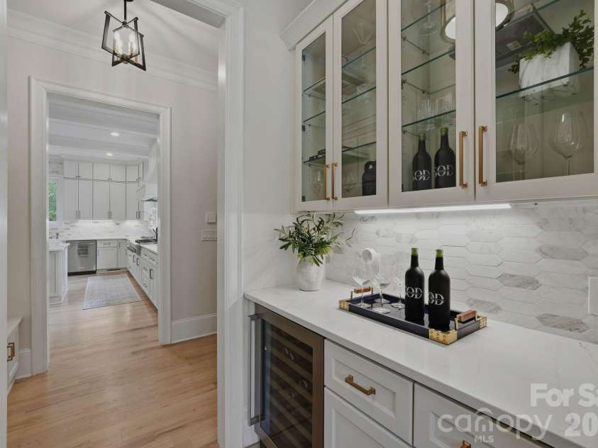 4547 Emory Lane, Charlotte, NC 28211.  MLS# CAR4381500, YatesRealty ID 29679. 