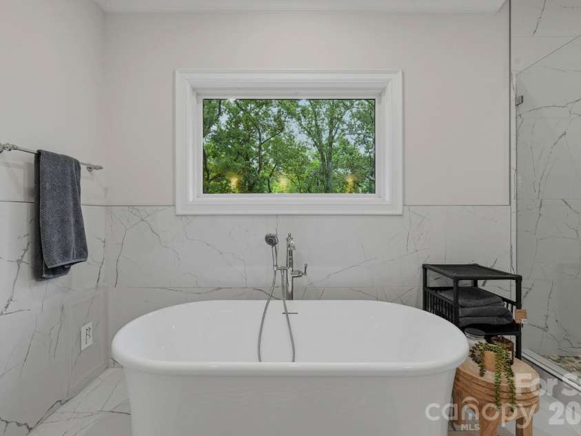 4547 Emory Lane, Charlotte, NC 28211.  MLS# CAR4381500, YatesRealty ID 29679. 