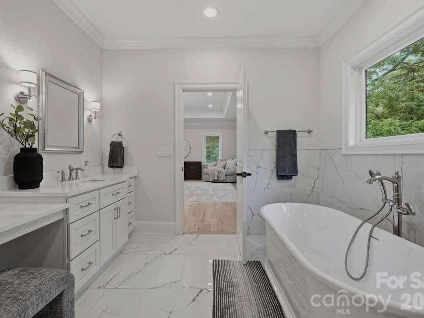 4547 Emory Lane, Charlotte, NC 28211.  MLS# CAR4381500, YatesRealty ID 29679. 