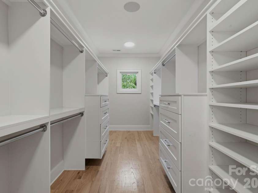 4547 Emory Lane, Charlotte, NC 28211.  MLS# CAR4381500, YatesRealty ID 29679. 