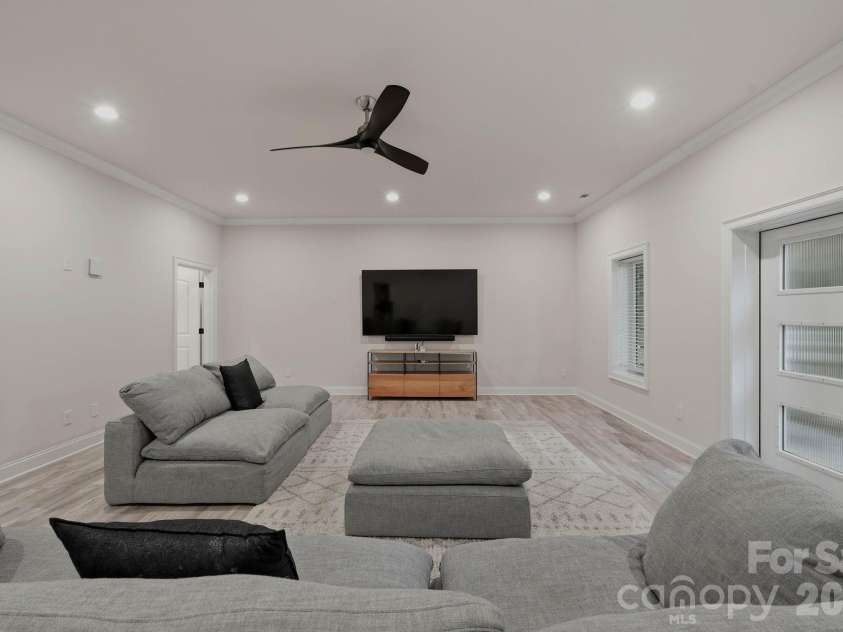 4547 Emory Lane, Charlotte, NC 28211.  MLS# CAR4381500, YatesRealty ID 29679. 
