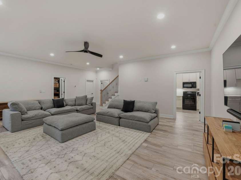 4547 Emory Lane, Charlotte, NC 28211.  MLS# CAR4381500, YatesRealty ID 29679. 