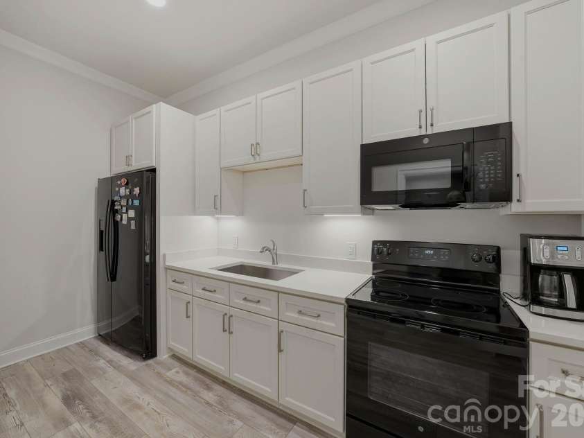 4547 Emory Lane, Charlotte, NC 28211.  MLS# CAR4381500, YatesRealty ID 29679. 