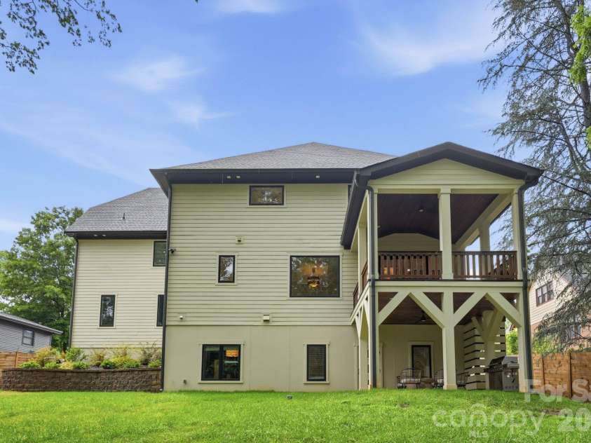 4547 Emory Lane, Charlotte, NC 28211.  MLS# CAR4381500, YatesRealty ID 29679. 