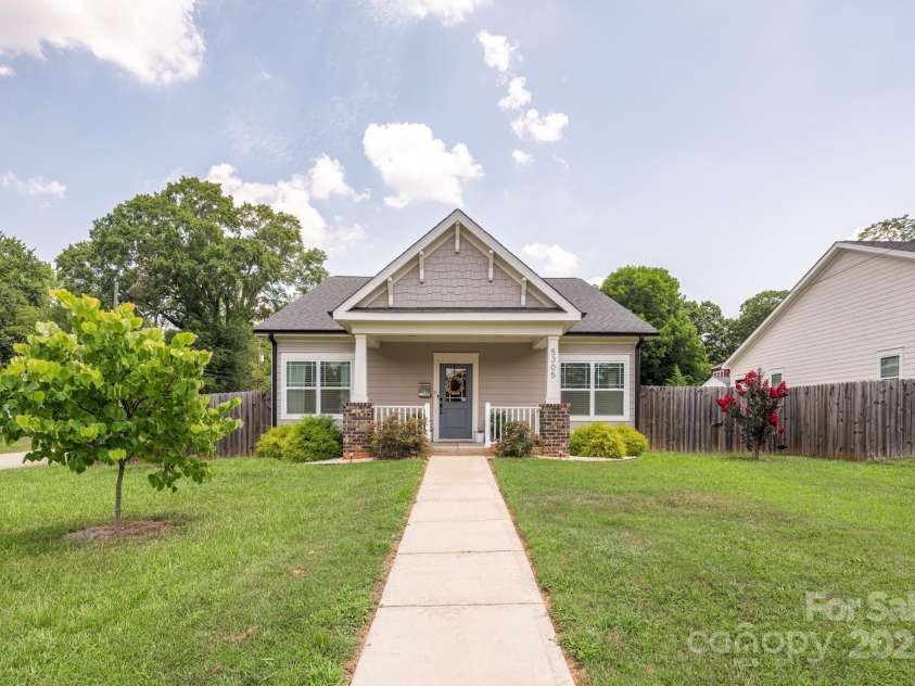 5305 Tarrywood Lane, Charlotte, NC 28205.  MLS# CAR4278868, YatesRealty ID 29679. 
