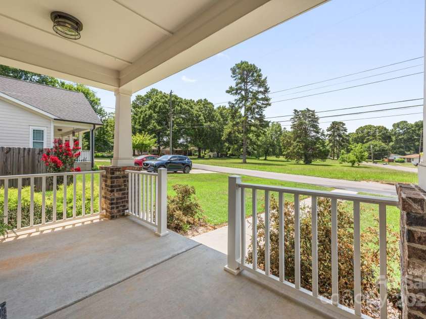 5305 Tarrywood Lane, Charlotte, NC 28205.  MLS# CAR4278868, YatesRealty ID 29679. 