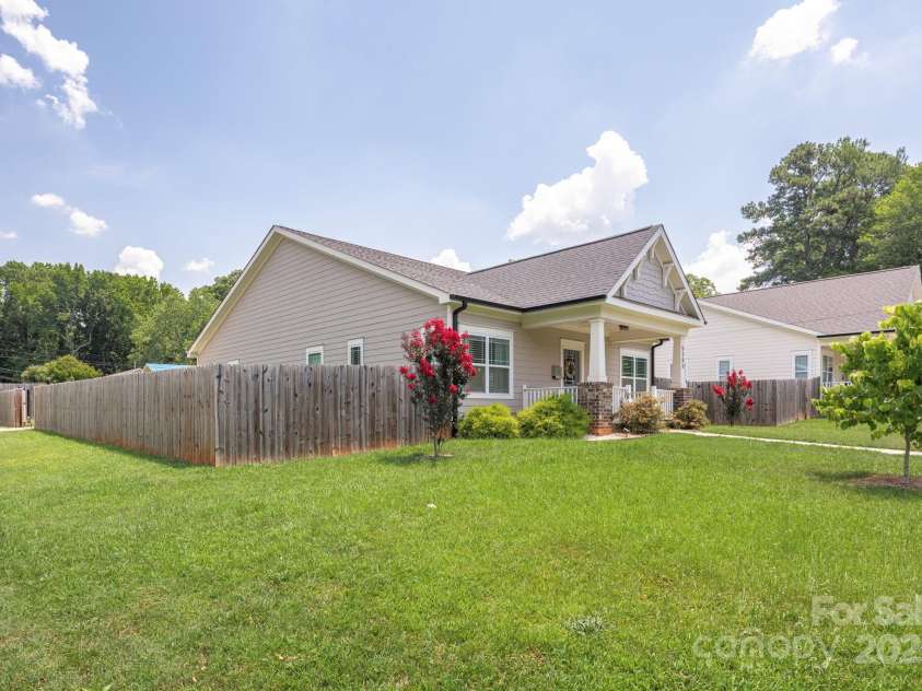 5305 Tarrywood Lane, Charlotte, NC 28205.  MLS# CAR4278868, YatesRealty ID 29679. 