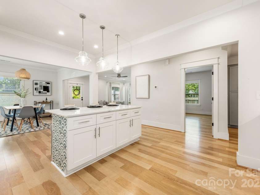 5305 Tarrywood Lane, Charlotte, NC 28205.  MLS# CAR4278868, YatesRealty ID 29679. 