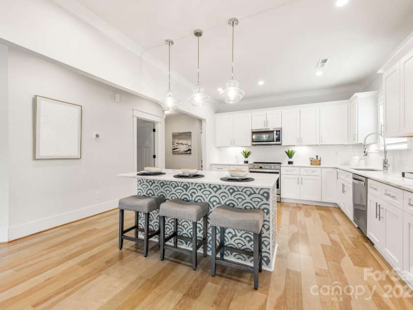 5305 Tarrywood Lane, Charlotte, NC 28205.  MLS# CAR4278868, YatesRealty ID 29679. 