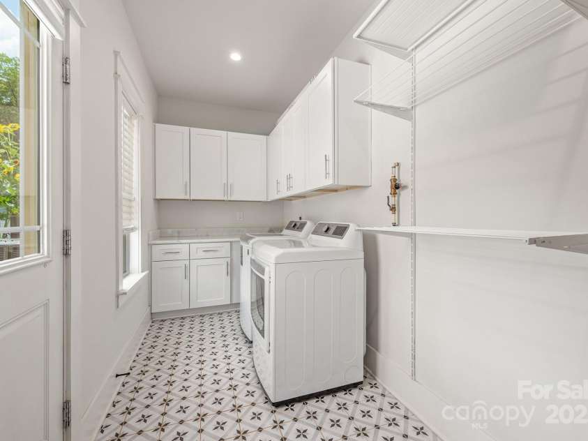 5305 Tarrywood Lane, Charlotte, NC 28205.  MLS# CAR4278868, YatesRealty ID 29679. Drop zone and laundry room