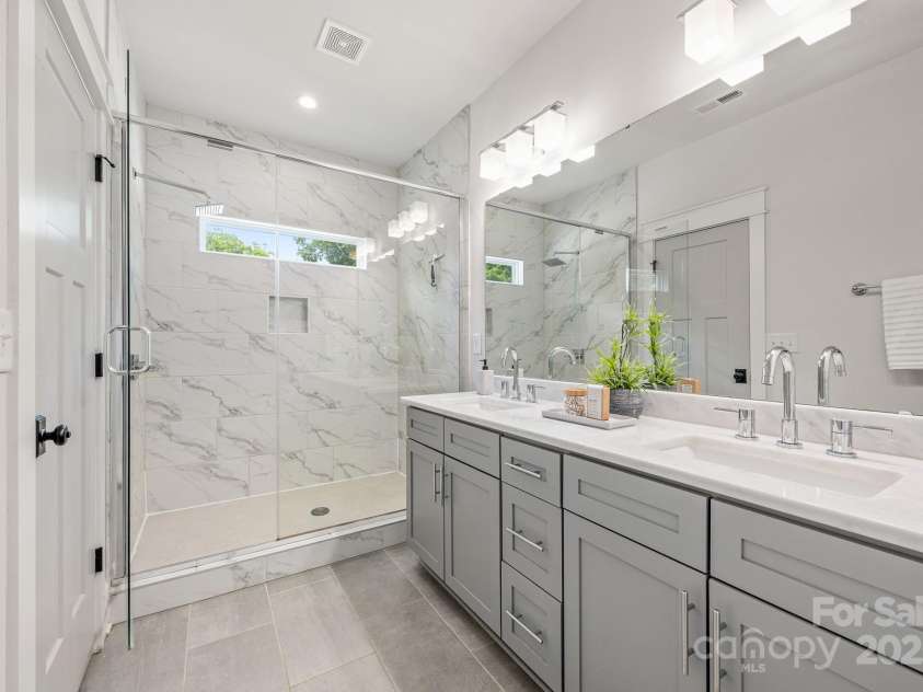 5305 Tarrywood Lane, Charlotte, NC 28205.  MLS# CAR4278868, YatesRealty ID 29679. Primary bathroom