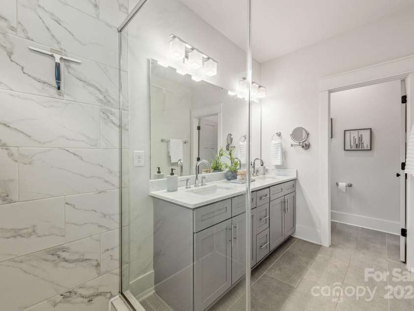 5305 Tarrywood Lane, Charlotte, NC 28205.  MLS# CAR4278868, YatesRealty ID 29679. Primary bathroom