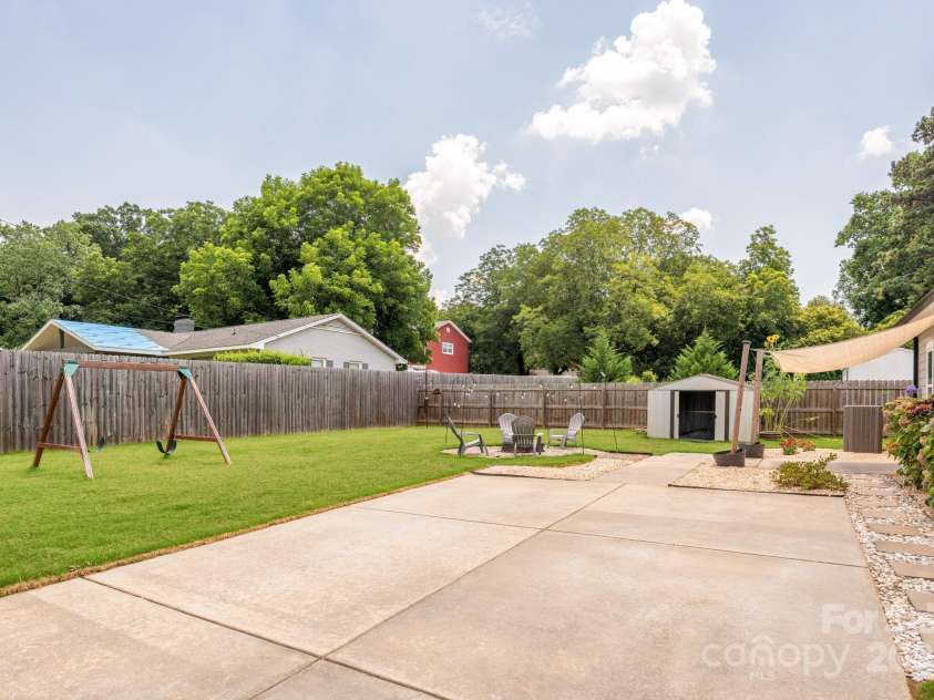 5305 Tarrywood Lane, Charlotte, NC 28205.  MLS# CAR4278868, YatesRealty ID 29679. Spacious backyard with shed