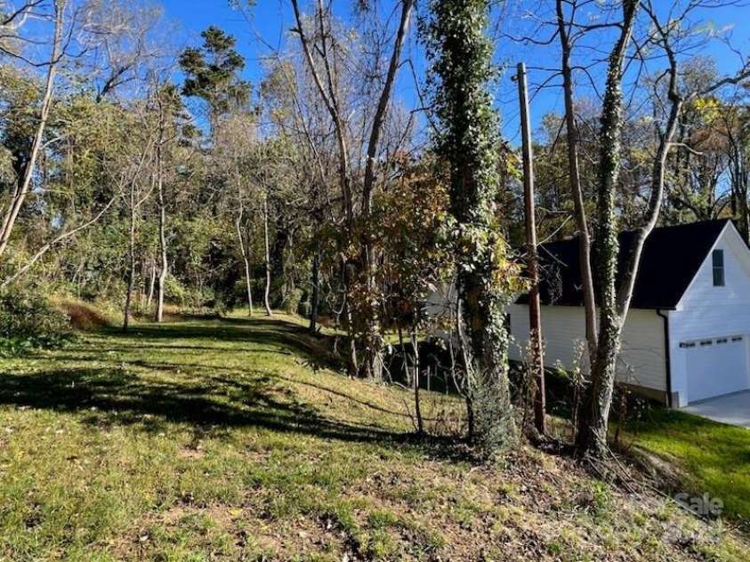 14 Holcombe Road, Candler, NC 28715.  MLS# CAR4274913, YatesRealty ID 2968. 