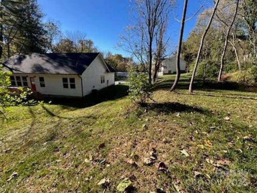 14 Holcombe Road, Candler, NC 28715.  MLS# CAR4274913, YatesRealty ID 2968. 