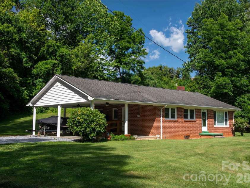 40 Double Island Road, Burnsville, NC 28714.  MLS# CAR4400038, YatesRealty ID 2968. 