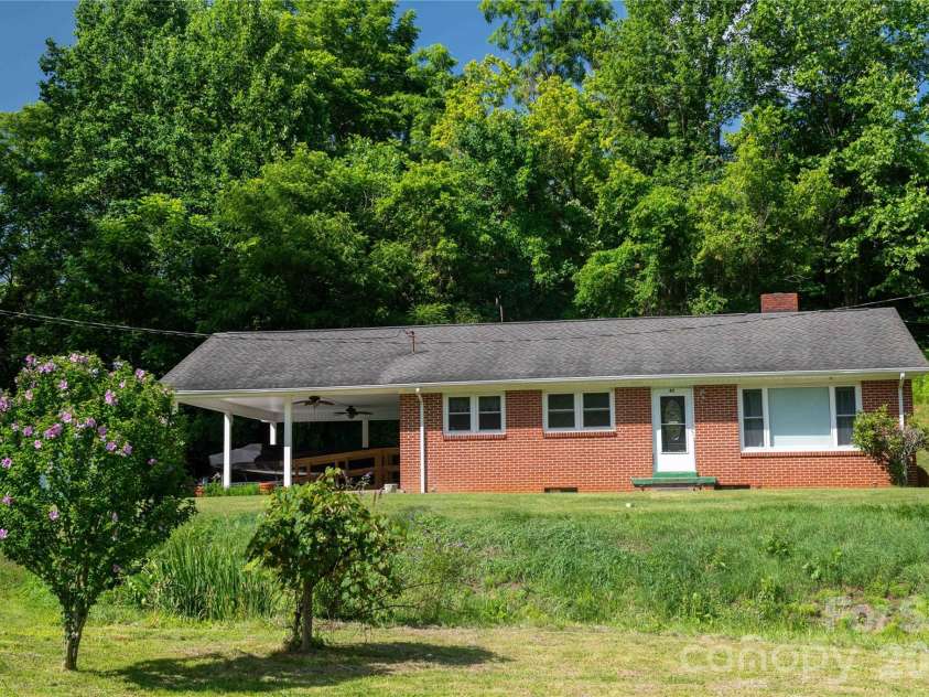 40 Double Island Road, Burnsville, NC 28714.  MLS# CAR4400038, YatesRealty ID 2968. 