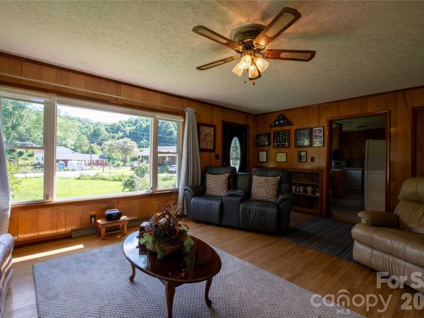 40 Double Island Road, Burnsville, NC 28714.  MLS# CAR4400038, YatesRealty ID 2968. 
