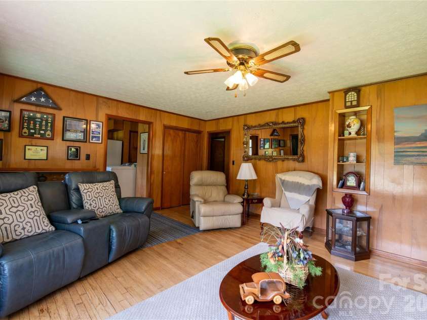 40 Double Island Road, Burnsville, NC 28714.  MLS# CAR4400038, YatesRealty ID 2968. 