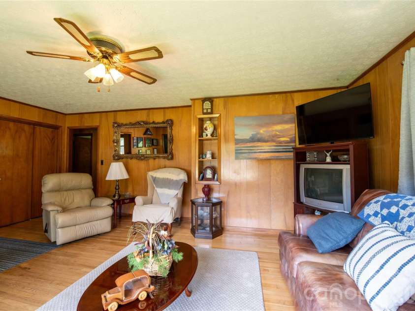 40 Double Island Road, Burnsville, NC 28714.  MLS# CAR4400038, YatesRealty ID 2968. 