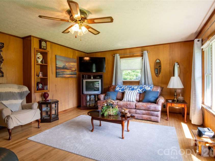40 Double Island Road, Burnsville, NC 28714.  MLS# CAR4400038, YatesRealty ID 2968. 