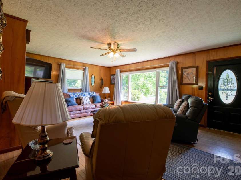 40 Double Island Road, Burnsville, NC 28714.  MLS# CAR4400038, YatesRealty ID 2968. 