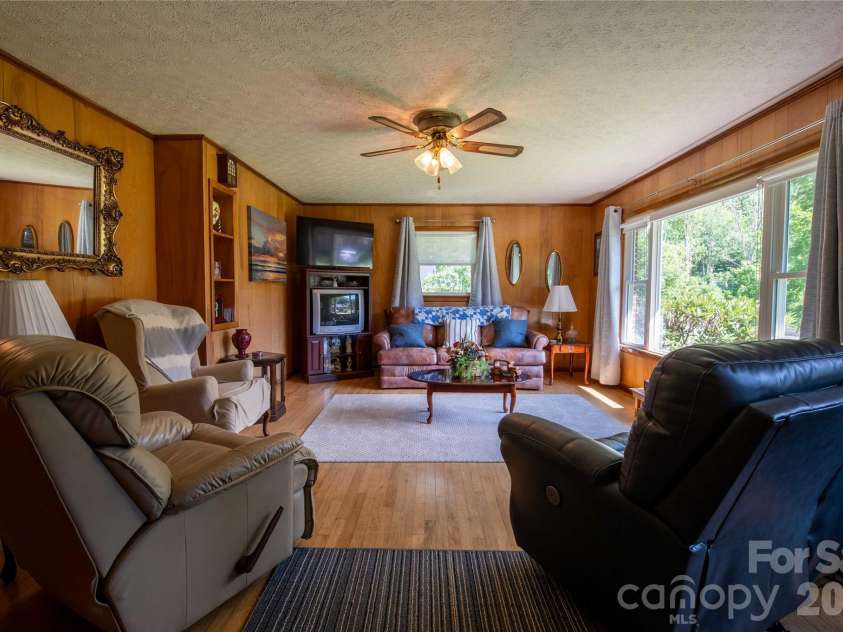40 Double Island Road, Burnsville, NC 28714.  MLS# CAR4400038, YatesRealty ID 2968. 