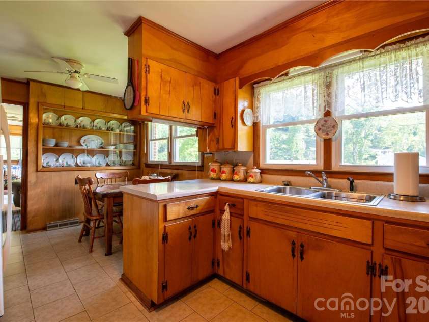 40 Double Island Road, Burnsville, NC 28714.  MLS# CAR4400038, YatesRealty ID 2968. 