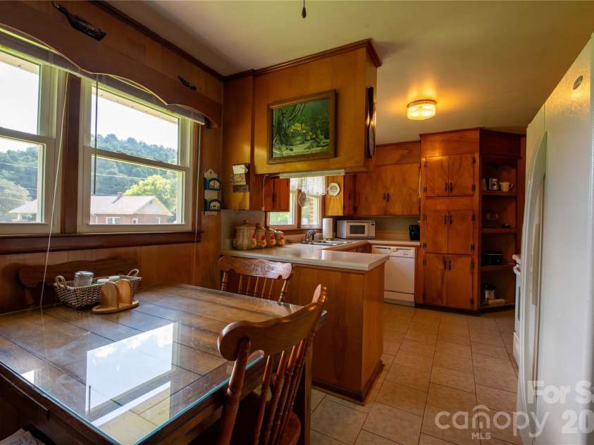 40 Double Island Road, Burnsville, NC 28714.  MLS# CAR4400038, YatesRealty ID 2968. 