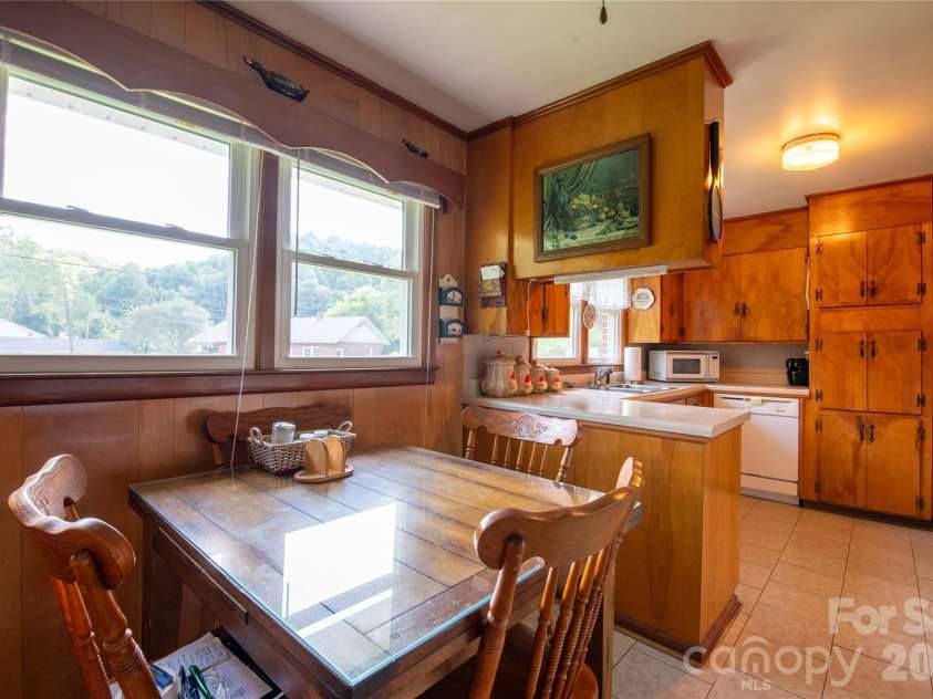 40 Double Island Road, Burnsville, NC 28714.  MLS# CAR4400038, YatesRealty ID 2968. 