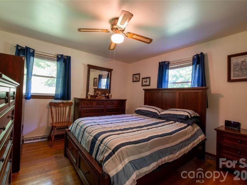 40 Double Island Road, Burnsville, NC 28714.  MLS# CAR4400038, YatesRealty ID 2968. 