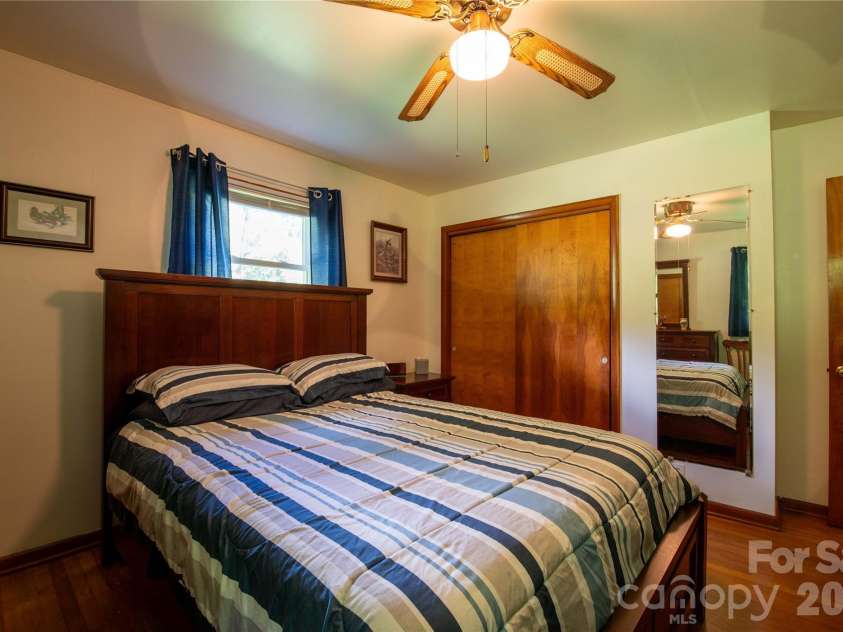 40 Double Island Road, Burnsville, NC 28714.  MLS# CAR4400038, YatesRealty ID 2968. 