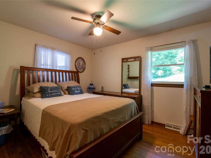 40 Double Island Road, Burnsville, NC 28714.  MLS# CAR4400038, YatesRealty ID 2968. 