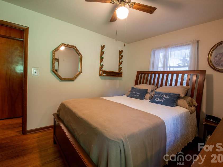 40 Double Island Road, Burnsville, NC 28714.  MLS# CAR4400038, YatesRealty ID 2968. 