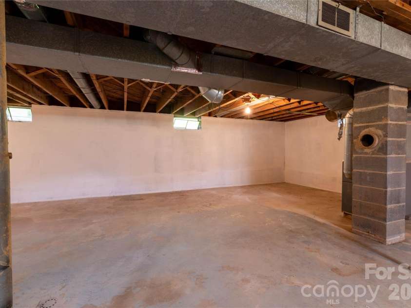 40 Double Island Road, Burnsville, NC 28714.  MLS# CAR4400038, YatesRealty ID 2968. 