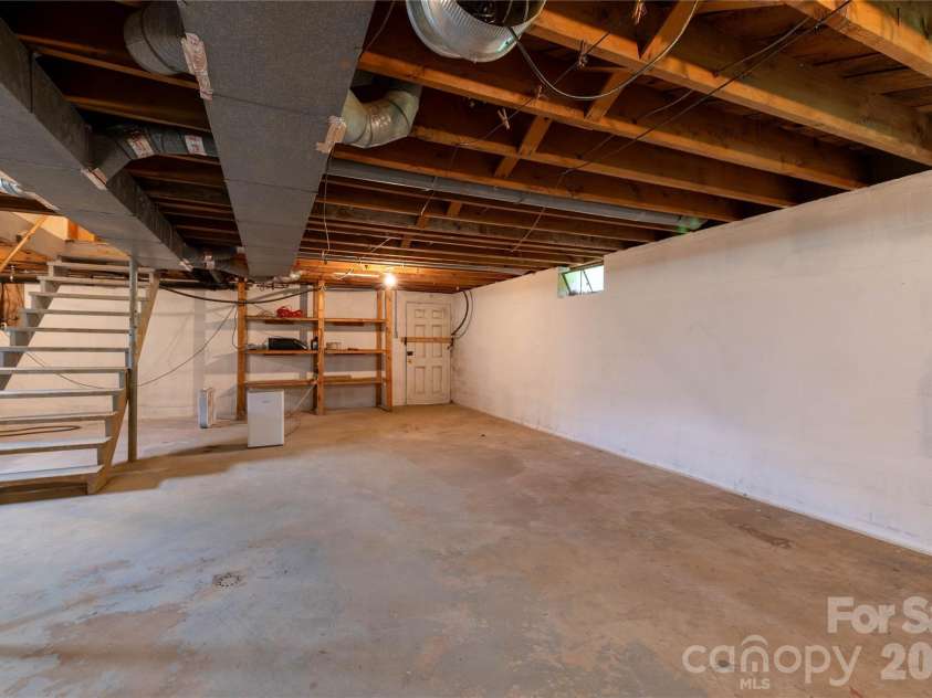 40 Double Island Road, Burnsville, NC 28714.  MLS# CAR4400038, YatesRealty ID 2968. 