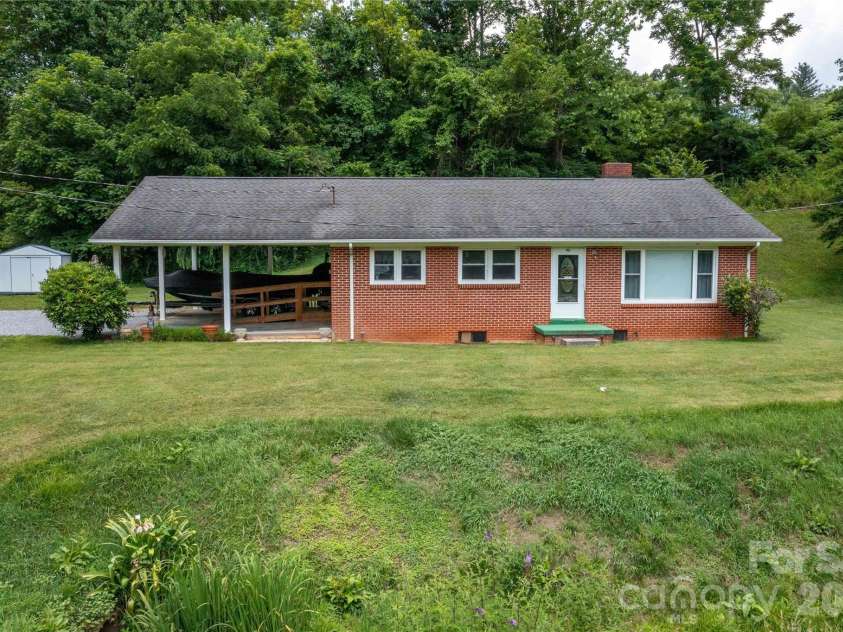 40 Double Island Road, Burnsville, NC 28714.  MLS# CAR4400038, YatesRealty ID 2968. 
