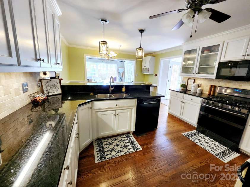 5505 Weavers Row, Gastonia, NC 28056.  MLS# CAR4246152, YatesRealty ID 29680. 