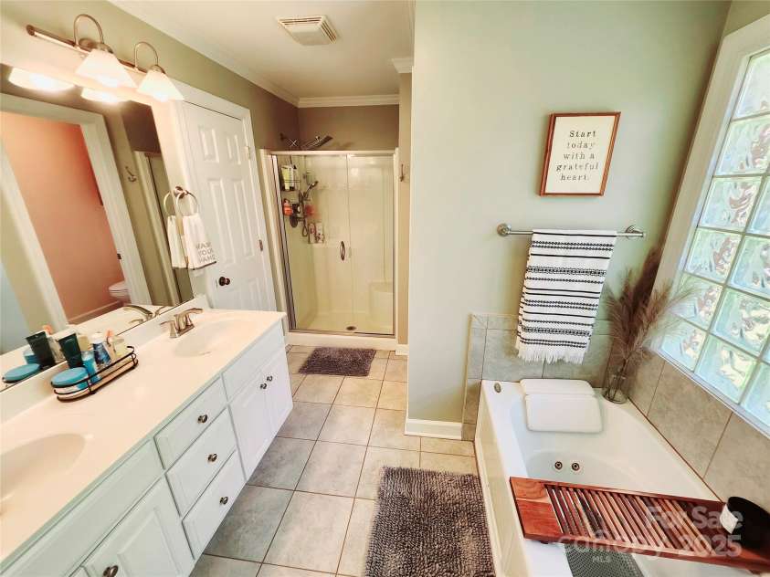 5505 Weavers Row, Gastonia, NC 28056.  MLS# CAR4246152, YatesRealty ID 29680. 